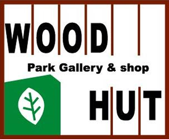 WOOD HUTのロゴ