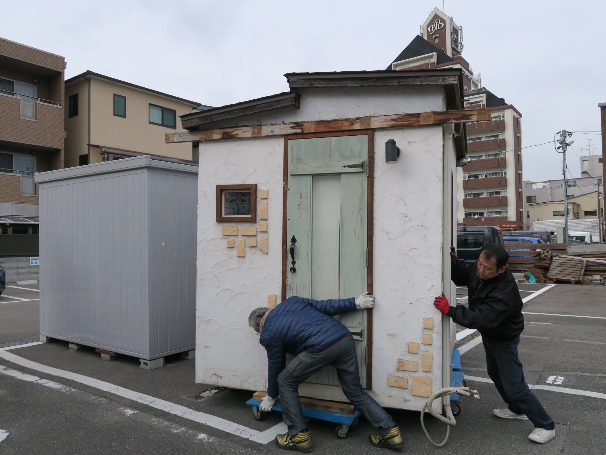 動く小商い×WOOD HUT（小屋）クリエイター