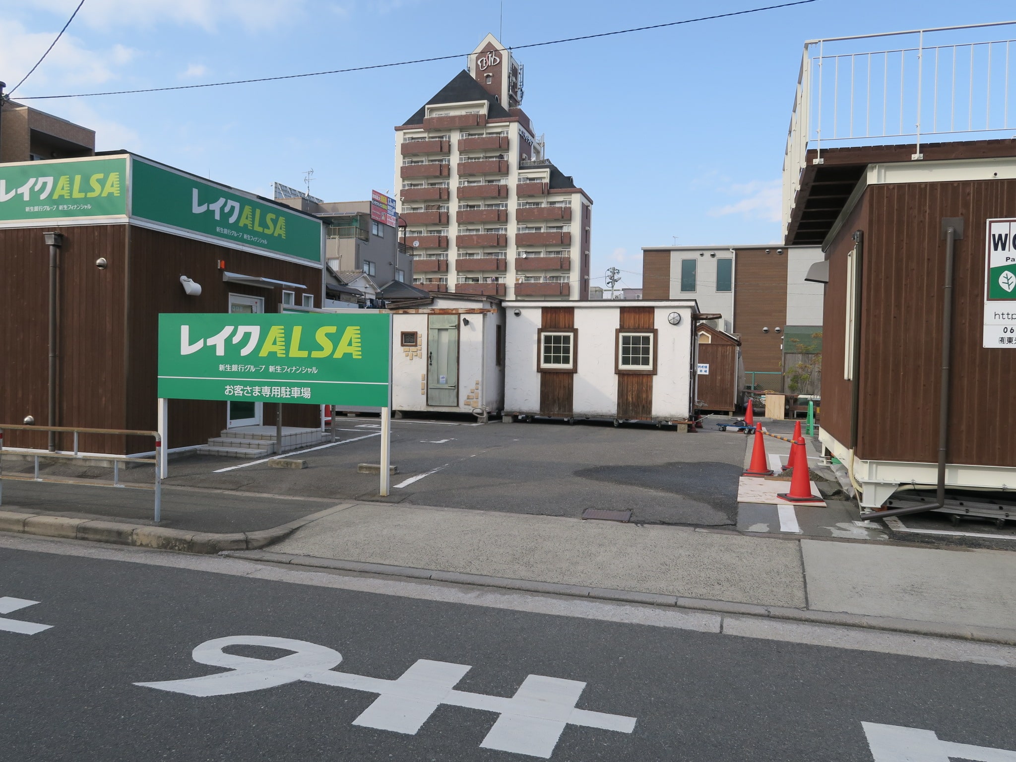 駐車場・遊休地活用×WOOD HUTモバイルパーク